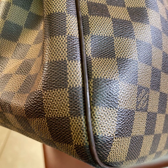 Authentic DE Louis Vuitton - Picture 16 of 16